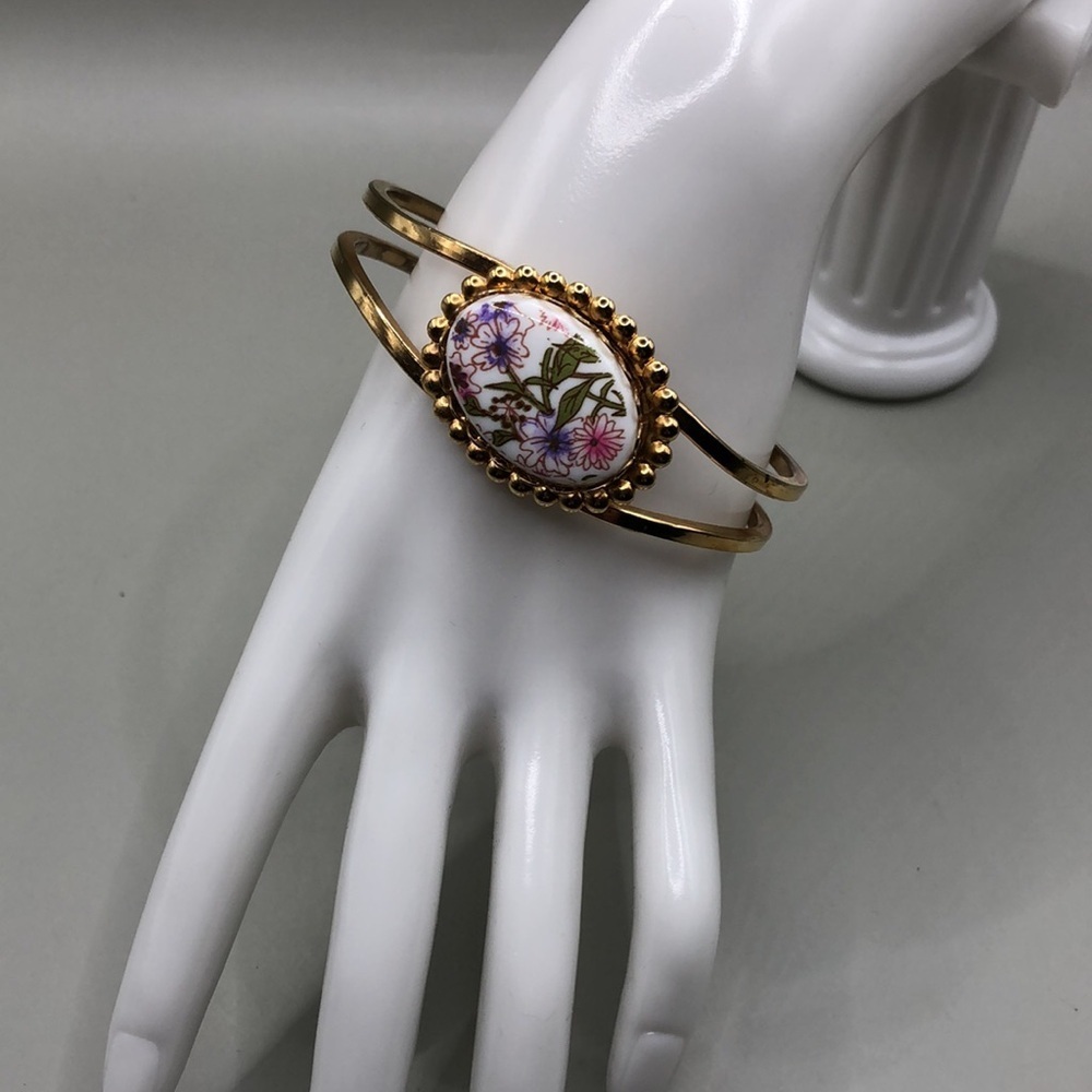 Vintage cameo style flower floral  clamper hinge, romantic statement. - Picture 5 of 5